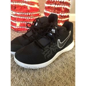 Kyrie NIKE Size 9.5 Barely Used